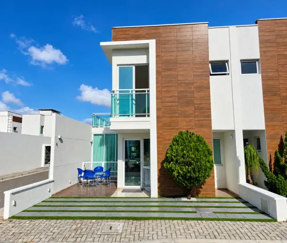 Casa duplex com 135m² em Cond. Club em Eusébio-CE