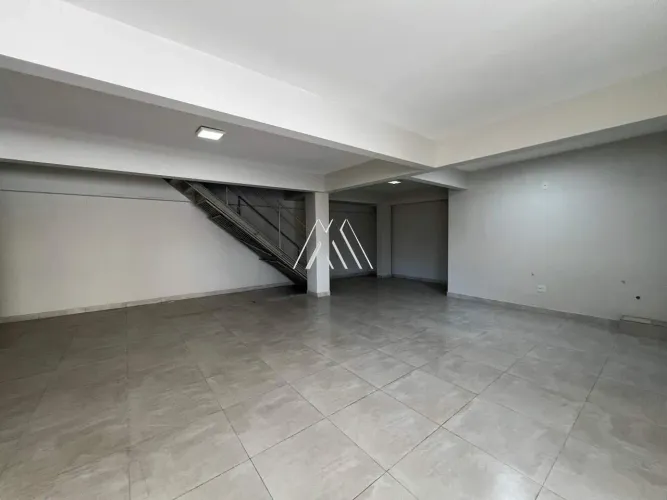 Alugo Loja Comercial Ampla com 135m² em Excelente Localização - Itaúna/Mg!