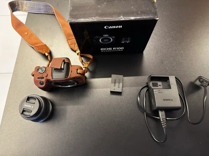 Canon R100 + lente do kit + capa protetora