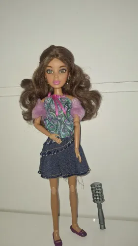Boneca Liv Alexis