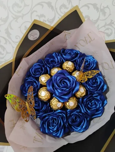 Buquê Rosas de Cetim com chocolate 