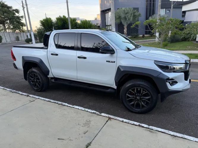 Toyota Hilux CD Gr-s 4X4 2.8 TDI Dies. Aut. 2024