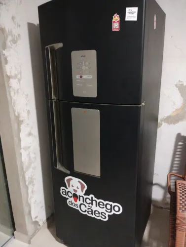 GELADEIRA ATIVE 128V NAO ESTÁ GELANDO, MAS FUNCIONANDO NORMALMENTE.