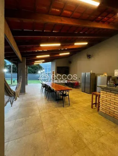 Chácara à venda, 3 quartos, 2 suítes, 1 vaga, Morada dos Pássaros - Uberlândia/MG