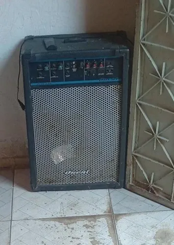 Vende-se caixa de som 