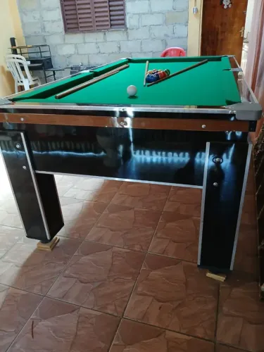 Mesa bilhar de fichás profissional com tacos e fichas