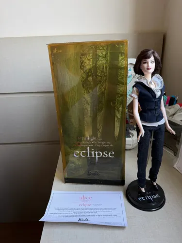 Boneca Barbie Alice Cullen Crepúsculo Twilight Eclipse