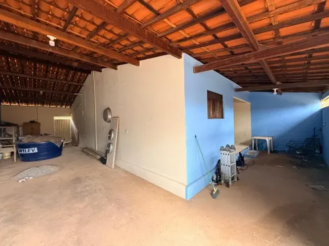 Casa REFORMADA com 2 Quartos e Garagem - 150m² - Bairro Parati