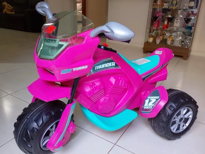 Moto elétrica infantil.