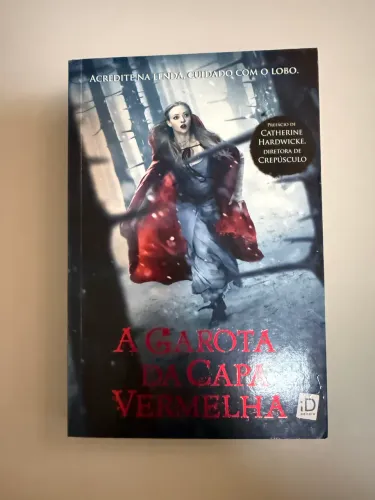 Livro: A garota da capa vermelha