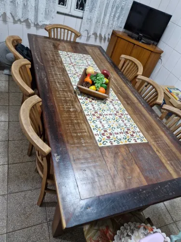 Mesa + cristaleira em madeira de demolição