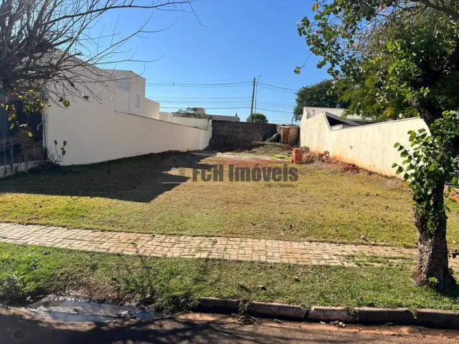 Terreno no Condomínio Portal dos Pássaros em Boituva