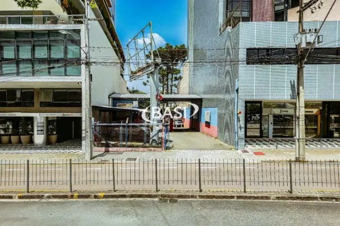 Terreno à venda no Juvevê, Curitiba: Atenção Construtores e Investidores, excelente terren