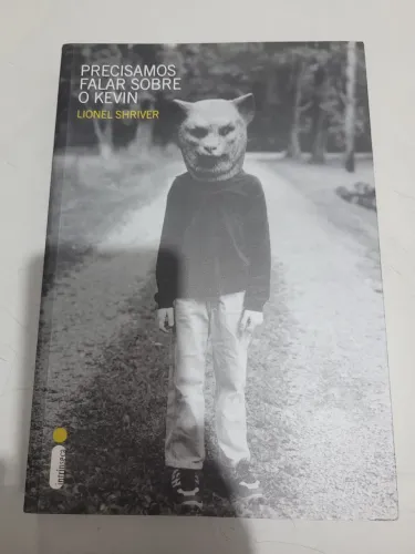 Livro PRECISAMOS FALAR SOBRE O KEVIN autor LIONEL SHRIVER editora INTRÍNSECA