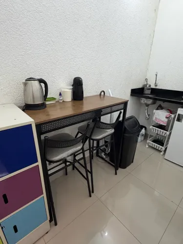 Bancada com 2 banquetas