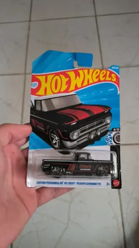 Miniatura Hot Wheels Custom ?62 Chevy Pickup - cartela amassada
