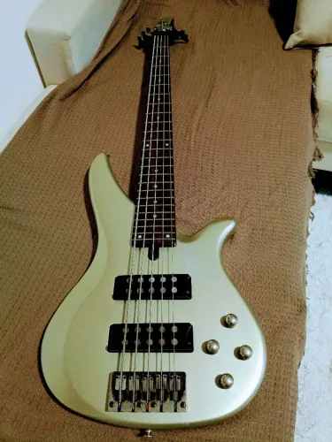 Bass Yamaha