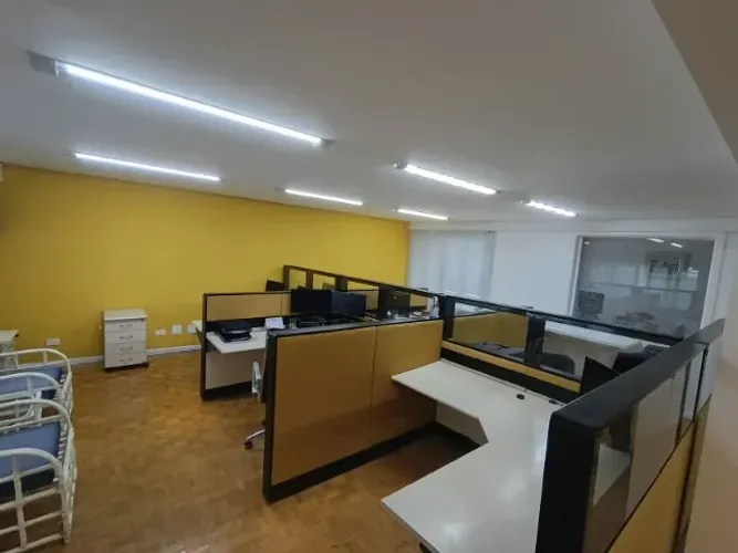 Conjunto de estações de trabalho para escritório