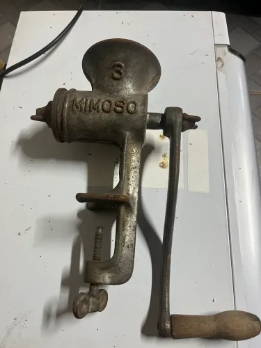 Moinho antigo de carne n3