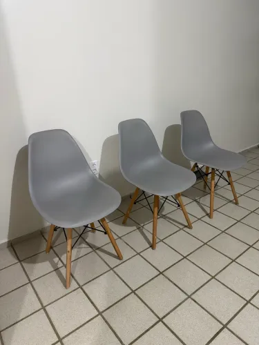 3 cadeiras Charles Eames Eiffel