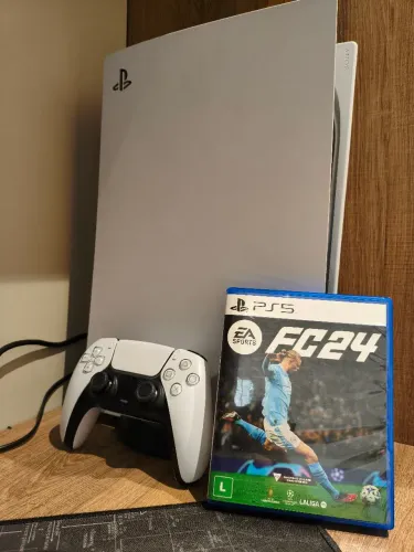 PlayStation 5 (PS5) - 825GB + Controle + EA FC 24