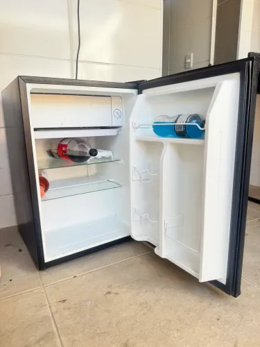 Vendo Frigobar EOS 71 Litros Ice Compact Preto EFB81P 110V