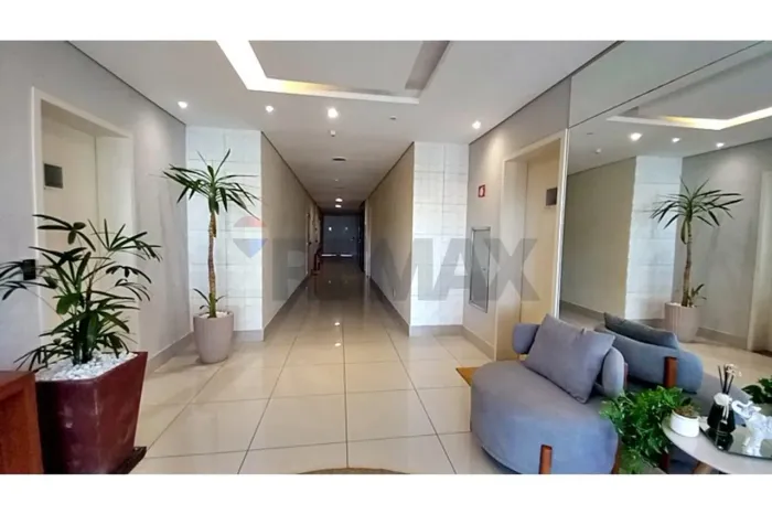 apartamento 02 dormitórios, sendo 01 suíte, sala 02 ambientes com varanda grill e 01 vaga
