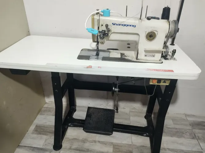 Máquina reta uma e 2 agulha