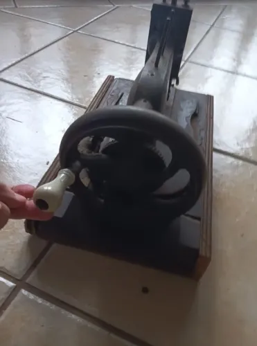 Máquina de Costura Antiga Original