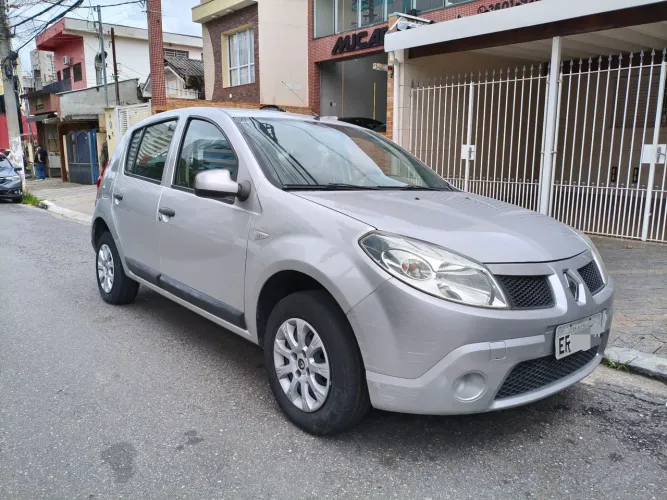 Sandero 1.0 ano 2011 Expression baixo km 