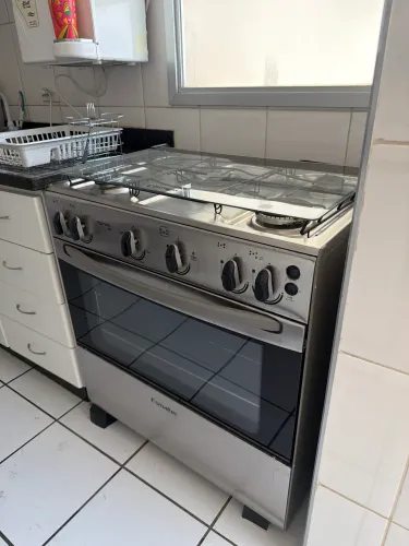 FOGÃO PRATICAMENTE NOVO
