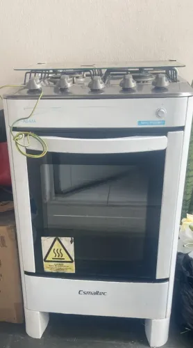 Fogão de 4 bocas e forno Esmaltec