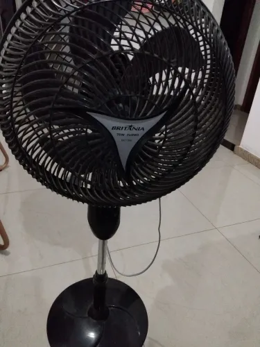 Ventilador de pé pequeno