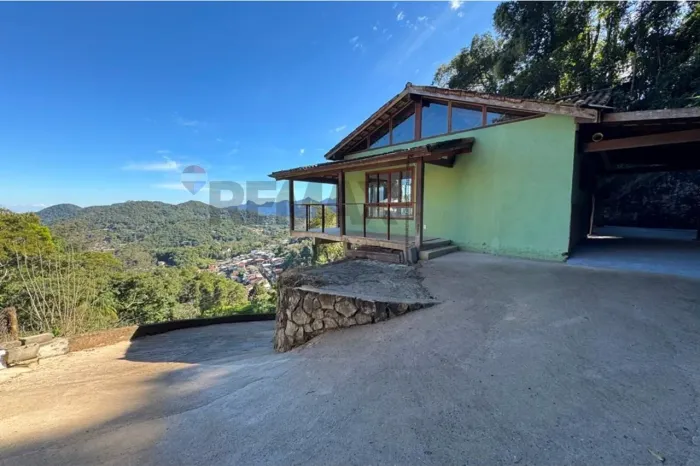 VENDA - CASA 2 QUARTOS 1 SUÍTE - QUARTEIRÃO INGELHEIN PETRÓPOLIS-RJ