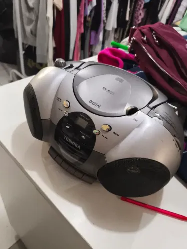 Som portátil Toshiba toca CD e rádio , com garantia