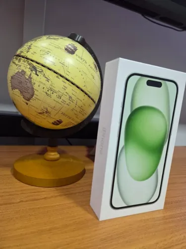 Iphone 15 -  Verde | Amarelo - Lacrado