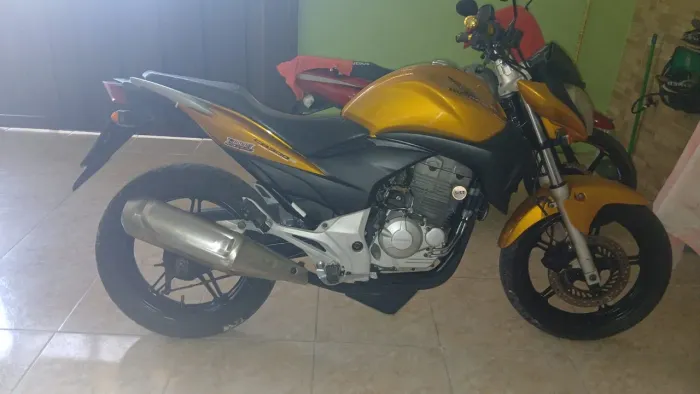 CB 300