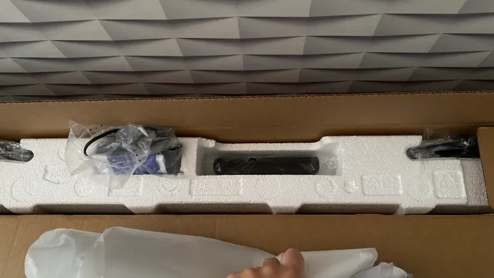 Vendo SMART TV Samsung 43 nova na caixa- apenas dois meses de uso