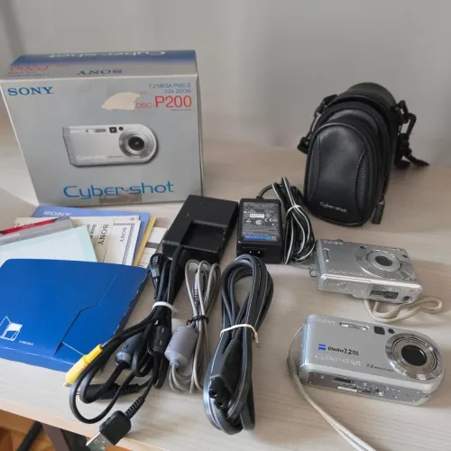Kit Sony Cyber-shot para colecionadores, entusiastas ou reposição de peças.