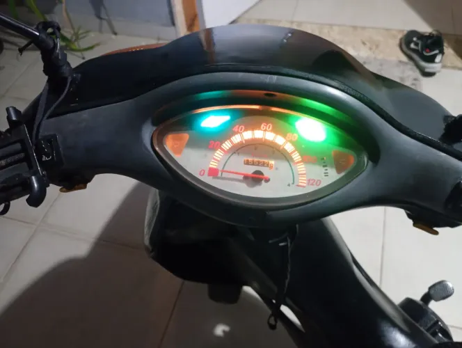 ? Moto toda revisada, muito boa para trabalho!!
