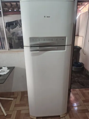 Geladeira Eletrolux Df50