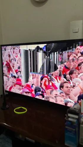 TV Samsung 32? Liga Normalmente - Tela Quebrada