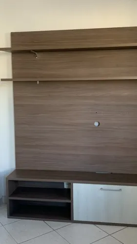 Rack Grande com Painel de TV Integrado (2,40m) - Impecável!