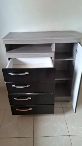 Cômoda 4 gavetas e 1 porta