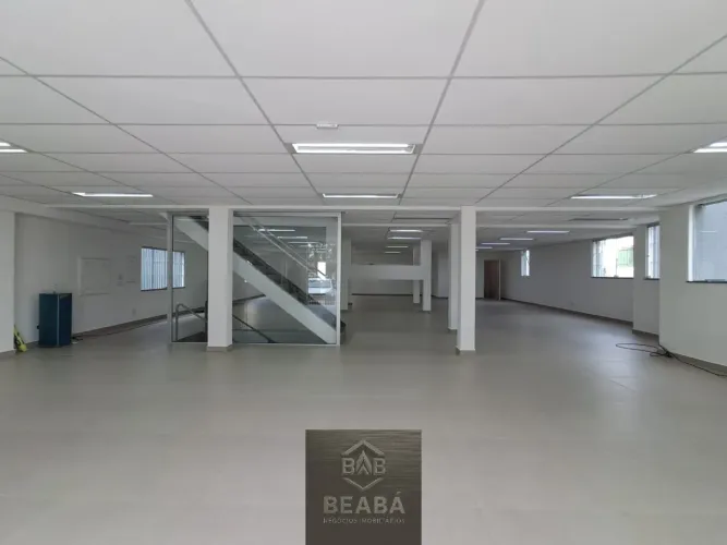 Salão Comercial para Locação em São Miguel Paulista: 6 Banheiros, 12 Vagas de Garagem e 72