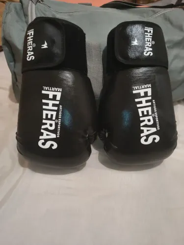 Par de luvas de boxe, kickboxing ou muay Thai. 10oz