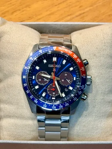 Vende-se Seiko Prospex Speedtimer Solar Chronograph SSC913 ?Pepsi?