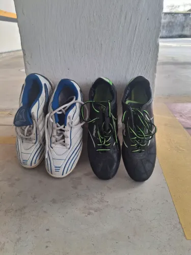 Chuteira de campo e futsal