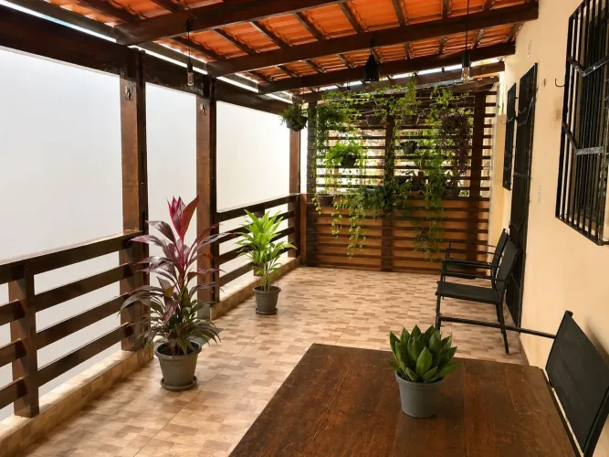 VENDE-SE CASA ACONCHEGANTE COM VARANDA GOURMET NO SANTA ROSA/CG
