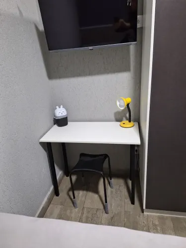 Escrivaninha com branquinho.
